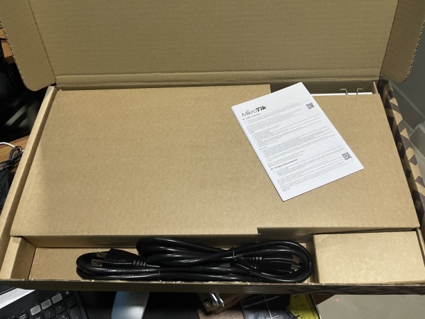 mikrotik-crs326-24s2qrm-big-2