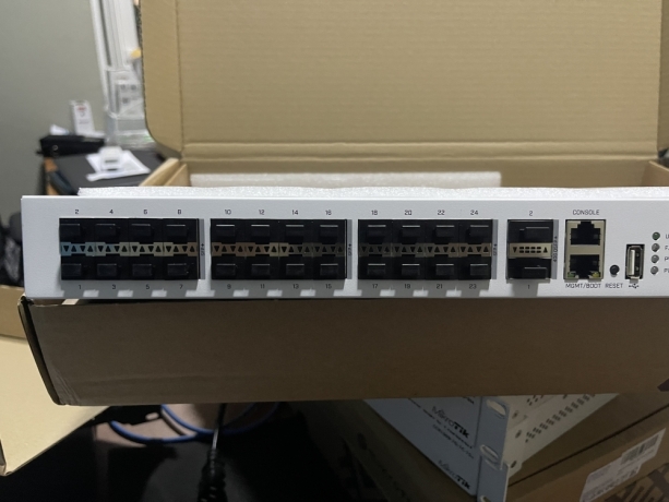 mikrotik-crs326-24s2qrm-big-0