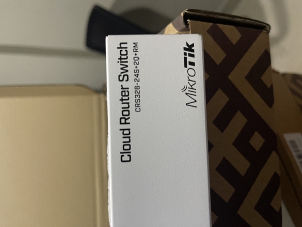 mikrotik-crs326-24s2qrm-big-1