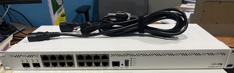 mikrotik-2004-16g-2s-big-0