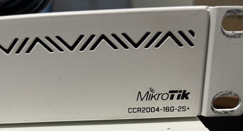 mikrotik-2004-16g-2s-big-1