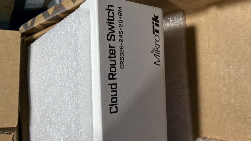 mikrotik-switch-crs326-24s2qrm-big-1
