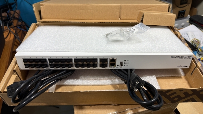 mikrotik-switch-crs326-24s2qrm-big-0