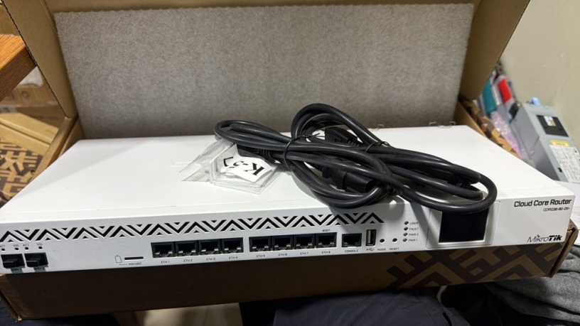 ccr-1036-8g-2s-mikrotik-big-0